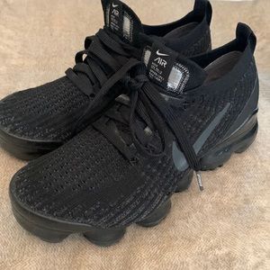 I’m selling all black vapormax nike shoes size 5.5